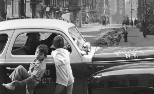 Klasyka literatury amerykańskiej  - "W STARYM HOTELU Reportaże z nowojorskiej ulic"