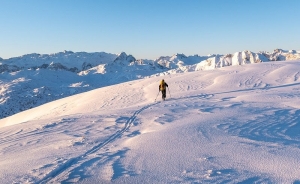 Turystyka górska w zimowym wydaniu. Czym jest skitouring i co musisz wiedzieć przed pierwszą wyprawą?