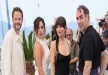 Z łóżka Greya prosto do łóżek przyjaciół. Dakota Johnson miesza w uczuciach. Zobacz zwiastun komedii roku „Skomplikowani”